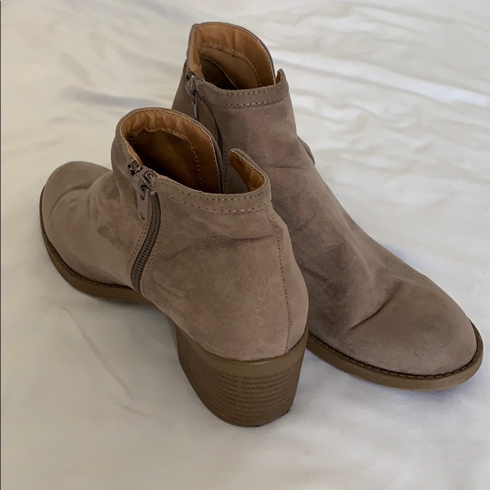 BROWN BOOTIES